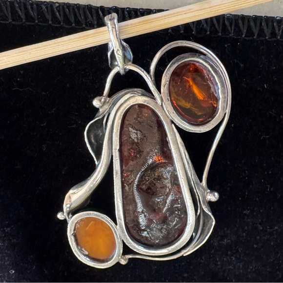 Vintage Sterling Silver Amber Pendant - large - Picture 7 of 14
